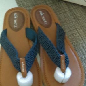 Sakroots navy blue flip flops size 8